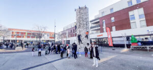 Le mur escalade mobile est une animation idéale pour mettre en valeur votre évènement et vos animations. C'est une animation originale, ludique et également tout public. Tout le monde le remarque grâce à son visuel et sa hauteur.