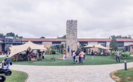 Le mur escalade mobile est une animation idéale pour mettre en valeur votre évènement et vos animations. C’est une animation originale, ludique et également tout public. Tout le monde le remarque grâce à son visuel et sa hauteur.