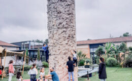 Le mur escalade mobile est une animation idéale pour mettre en valeur votre évènement et vos animations. C’est une animation originale, ludique et également tout public. Tout le monde le remarque grâce à son visuel et sa hauteur.