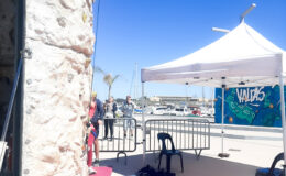 Le mur escalade mobile est une animation idéale pour mettre en valeur votre évènement et vos animations. C’est une animation originale, ludique et également tout public. Tout le monde le remarque grâce à son visuel et sa hauteur.