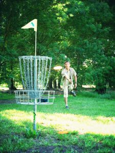 Jeu de tir et précision disc golf jeu challenge enfants et adultes id2loisirs Toulouse France