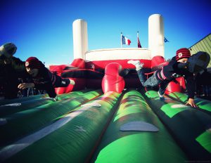 jeux gonflables challenge tire élastic rugby id2 Loisirs