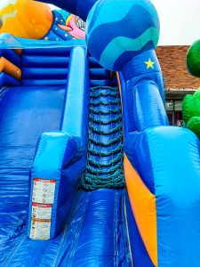 id2loisirs propose le toboggan espace gonflable pour les enfants sur Toulouse et toute la France