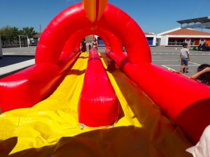 id2loisirs propose le ventriglisse double piste gonflable pour les enfants, les ados et les adultes sur Toulouse et toute la France