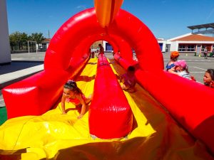 id2loisirs propose le ventriglisse double piste gonflable pour les enfants, les ados et les adultes sur Toulouse et toute la France