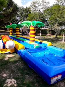 id2loisirs propose le ventriglisse double piste pirate gonflable pour les enfants, les ados et les adultes sur Toulouse et toute la France