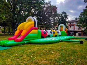 wipeout soccer gonflable jeux gonflables id2loisirs
