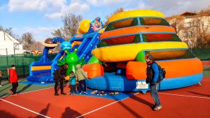 id2loisirs propose l'arbre à grimper gonflable en location, activité pour les enfants et les ados sur Toulouse et toute la France