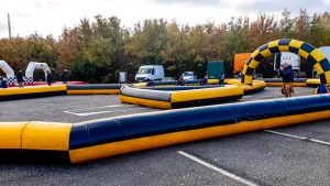 id2loisirs propose le circuit gonflable en location, activité pour les enfants sur Toulouse et toute la France