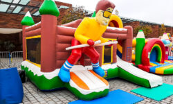 Chateau gonflable multiplay skieur