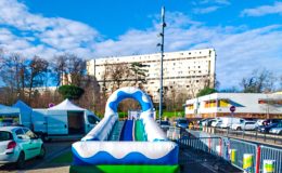 id2loisirs propose la piste de luge gonflable pour les enfants, les ados et les adultes sur Toulouse et toute la France