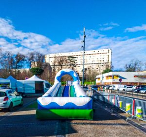 id2loisirs propose la piste de luge gonflable pour les enfants, les ados et les adultes sur Toulouse et toute la France