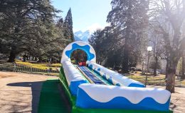 id2loisirs propose la piste de luge gonflable pour les enfants, les ados et les adultes sur Toulouse et toute la France