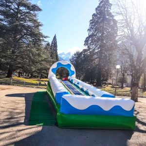id2loisirs propose la piste de luge gonflable pour les enfants, les ados et les adultes sur Toulouse et toute la France