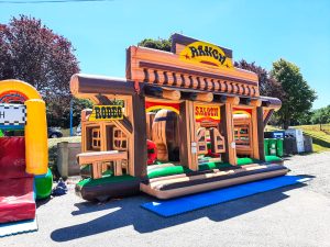 id2loisirs propose le château complexe saloon gonflable en location, activité pour les enfants sur Toulouse et toute la France