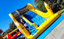 location du toboggan Minions gonflable, jeu d’eau gonflable pour enfants sur Toulouse et toute la France proposé par id2loisirs