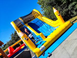id2loisirs propose le château minions gonflable en location, activité pour les enfants sur Toulouse et toute la France