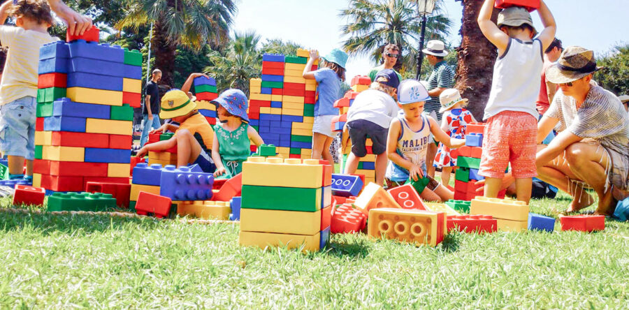 Briques géantes de construction