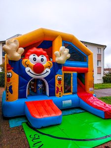 id2 loisir propose la location d'un château combo clown gonflable pour les enfants sur Toulouse et toute la France