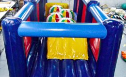 id2 loisir propose la location wipeout gonflable 4 boules pour enfants, ados et adultes jeux gonflables challenge sur Toulouse et toute la France