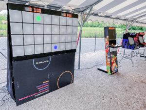 Mur interactif challenge ! Testez vos réflexes sur le mur interactif avec différents jeux entre amis, collèges ou en famille !