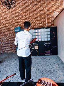 Mur digital mur interactif jeux et animations digitales th Wall pour les enfants, adolescents et adultes, événement privé, public ou professionnel sur Toulouse et toute la France