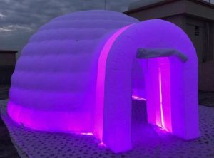 Un igloo gonflable lumières couleurs changeantes pour vos animations et événements