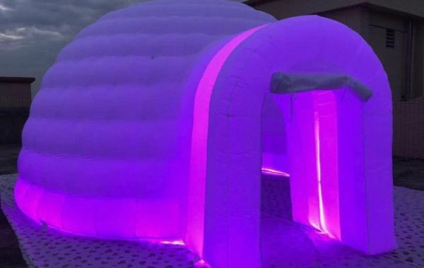 Igloo gonflable à couleurs changeantes